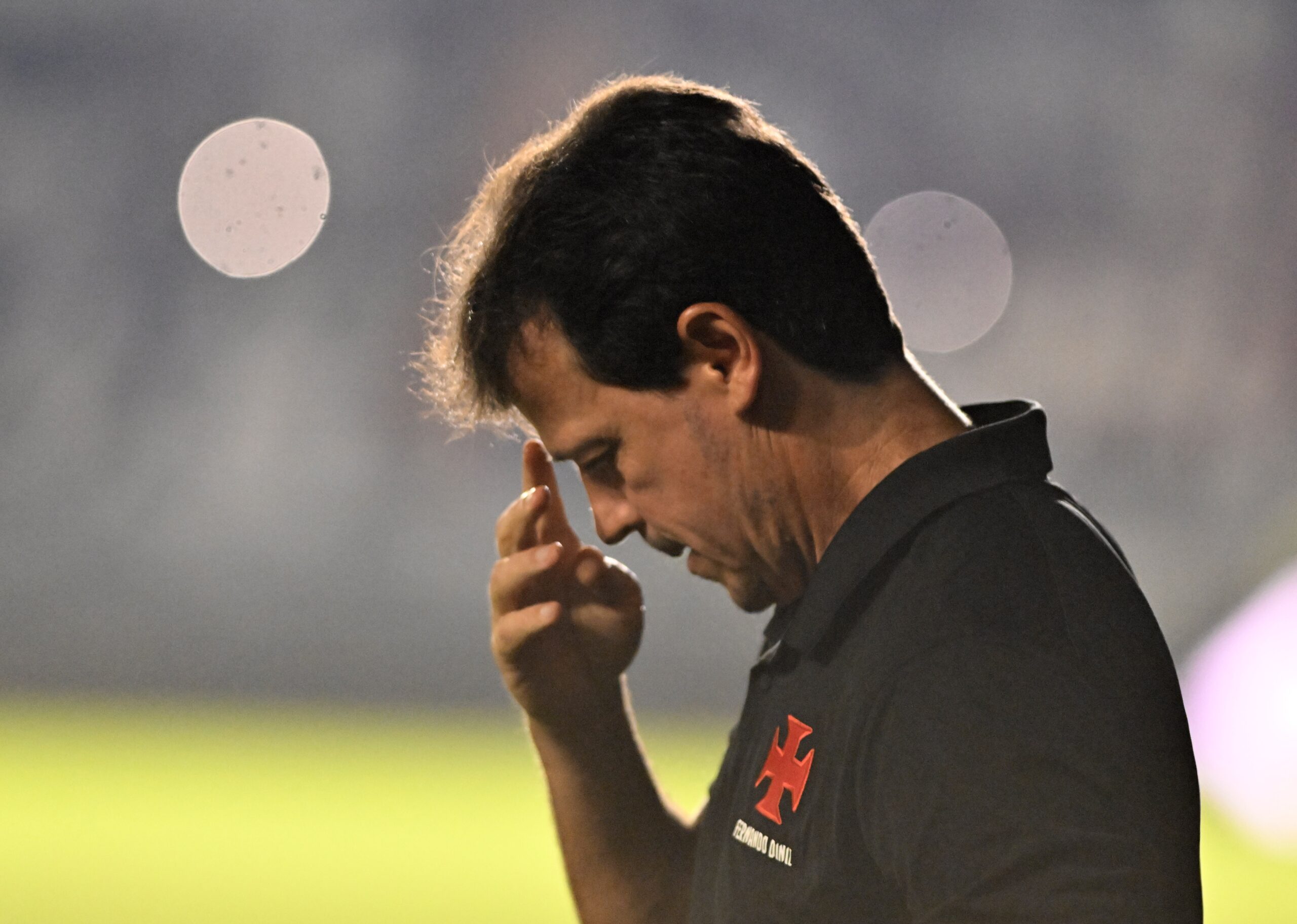 Diniz sai em defesa de Coutinho e responde a vaias em derrota do Vasco: “Sou o maior responsável”