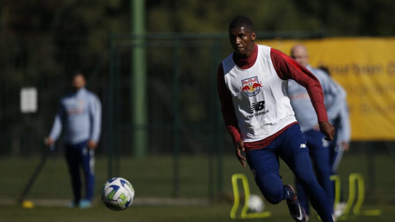 Náutico acerta contratação de zagueiro de 1,98m que chega por empréstimo do Bragantino