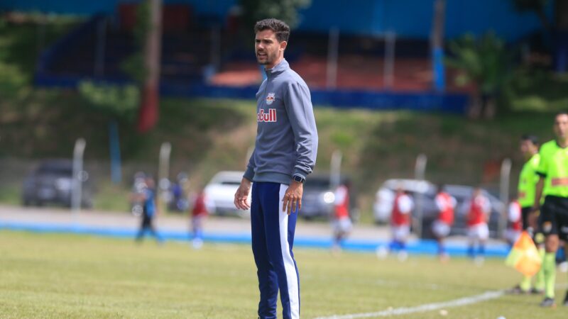 Bragantino renova contrato do técnico Fernando Oliveira até o fim de 2028