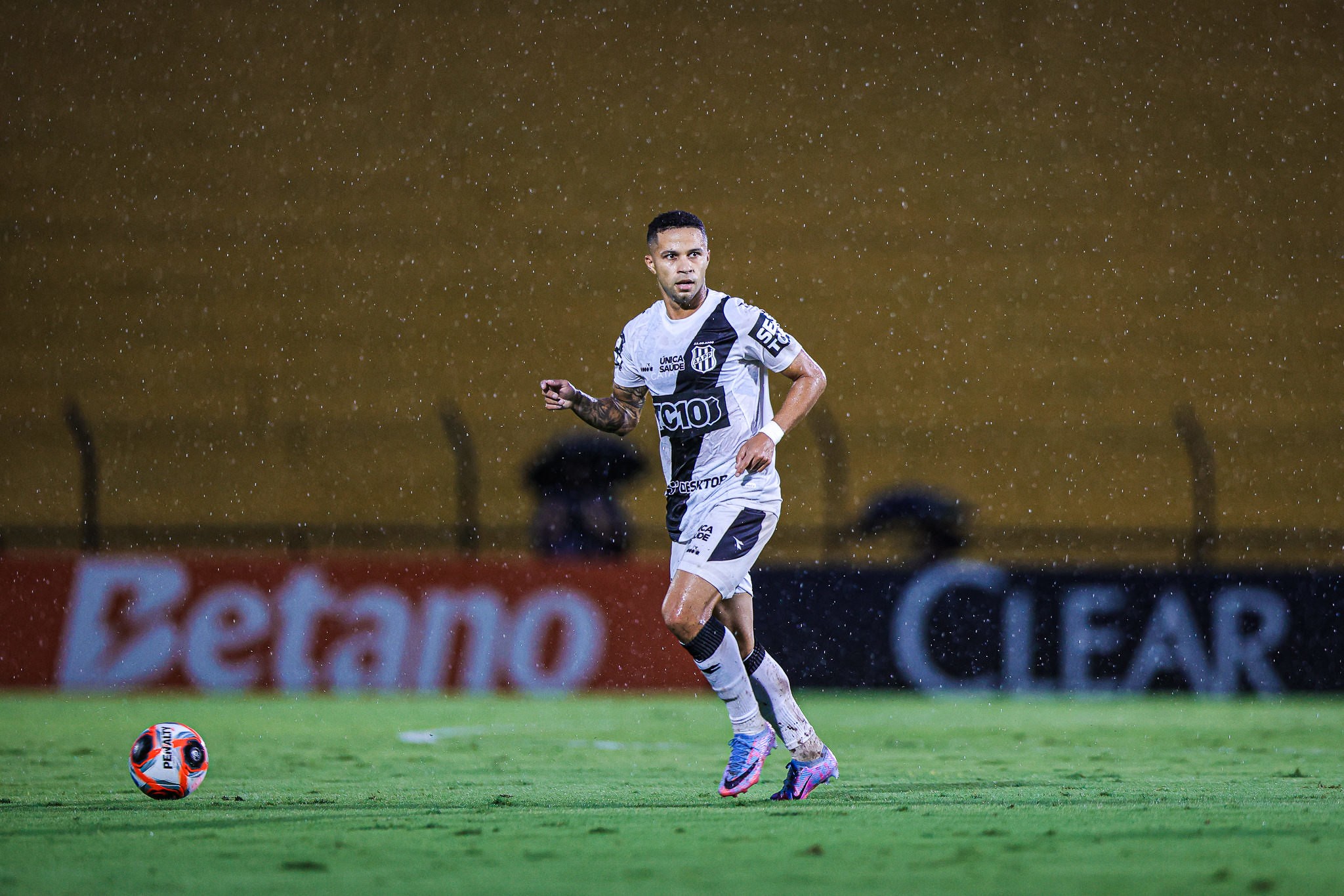 Ex-Palmeiras e Santos deixa a Ponte Preta para jogar na Série D
