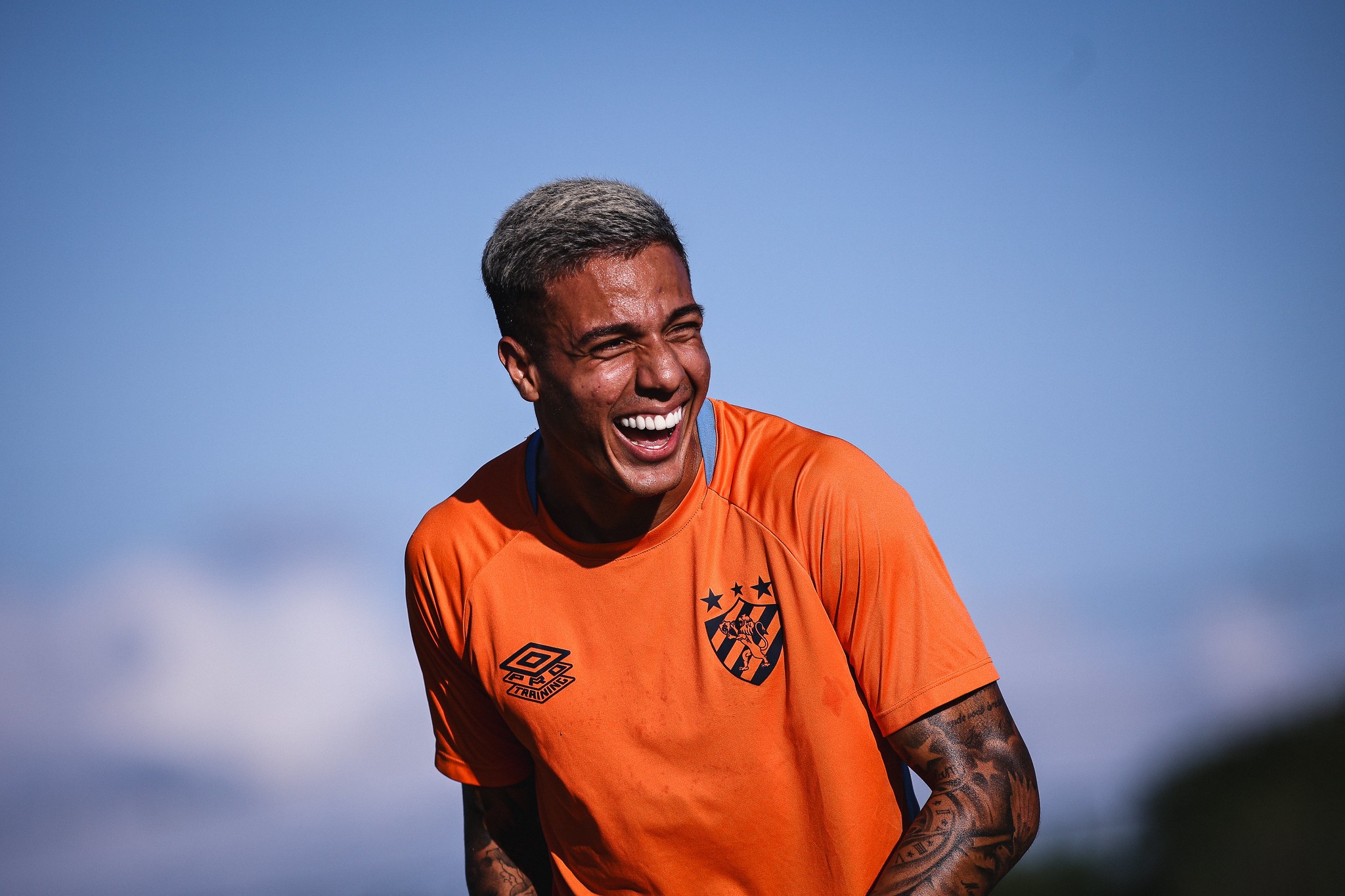 Sport empresta Carlos Alberto a clube dos Emirados Árabes; saiba detalhes