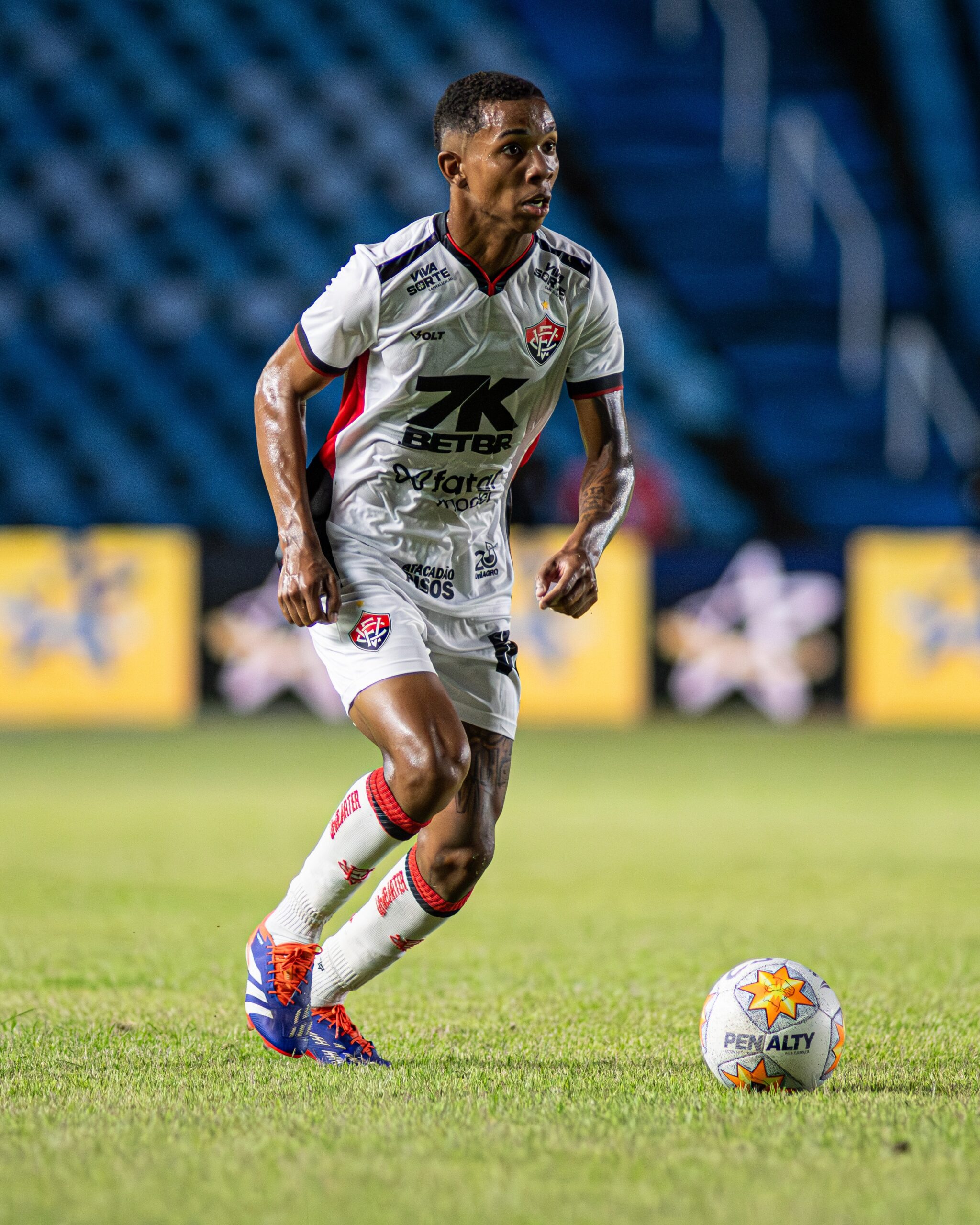 Edenilson adota apelido e celebra renovação de contrato no Vitória: “Muito gratificante”