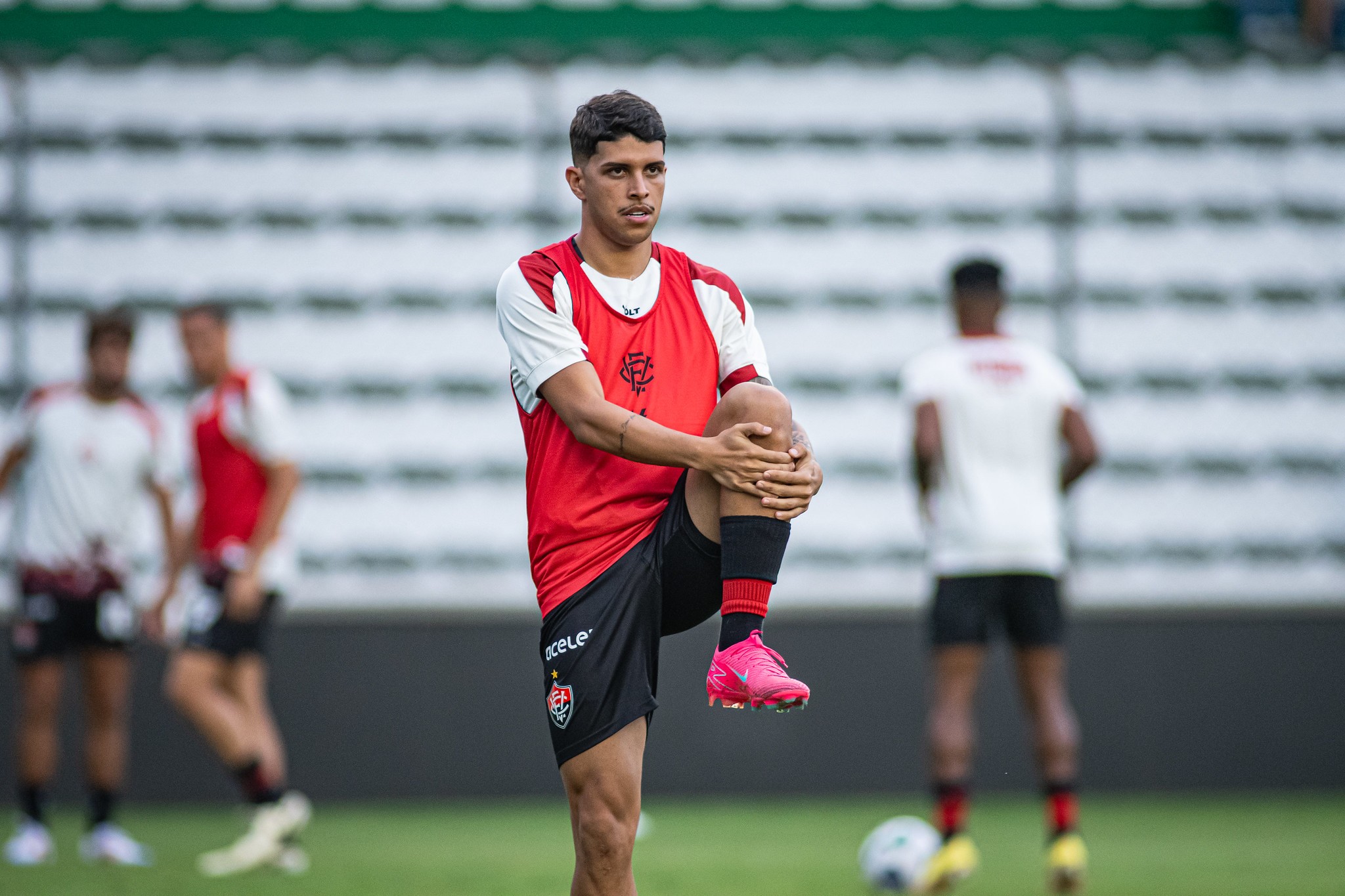 Vitória anuncia rescisão de contrato com Felipe Cardoso