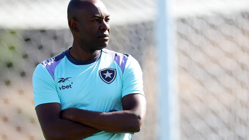 Cláudio Caçapa deixa o Botafogo em nova leva de demissões