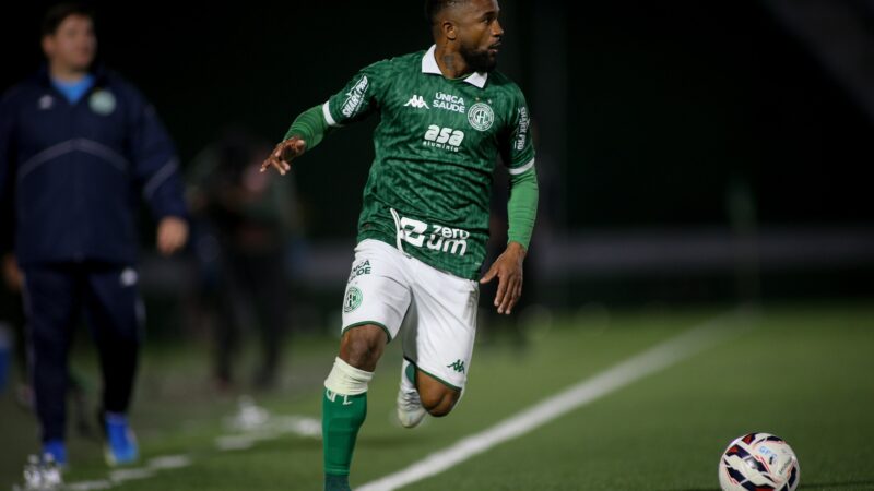 Com Cicinho de saída, Guarani avalia mercado por novo lateral-direito
