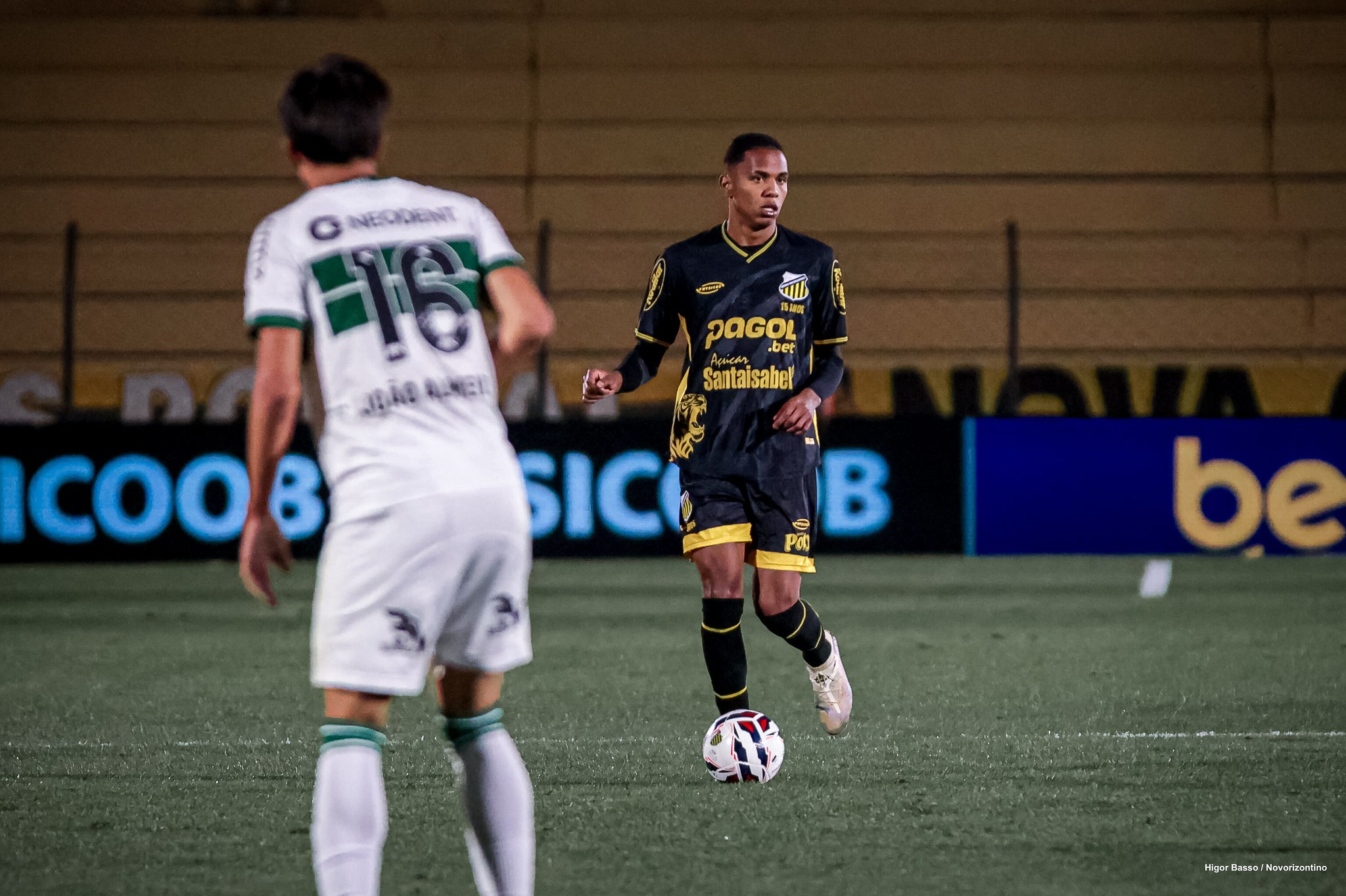 Por que Dantas atrai tantos clubes? Veja características do zagueiro, que negocia com o Botafogo