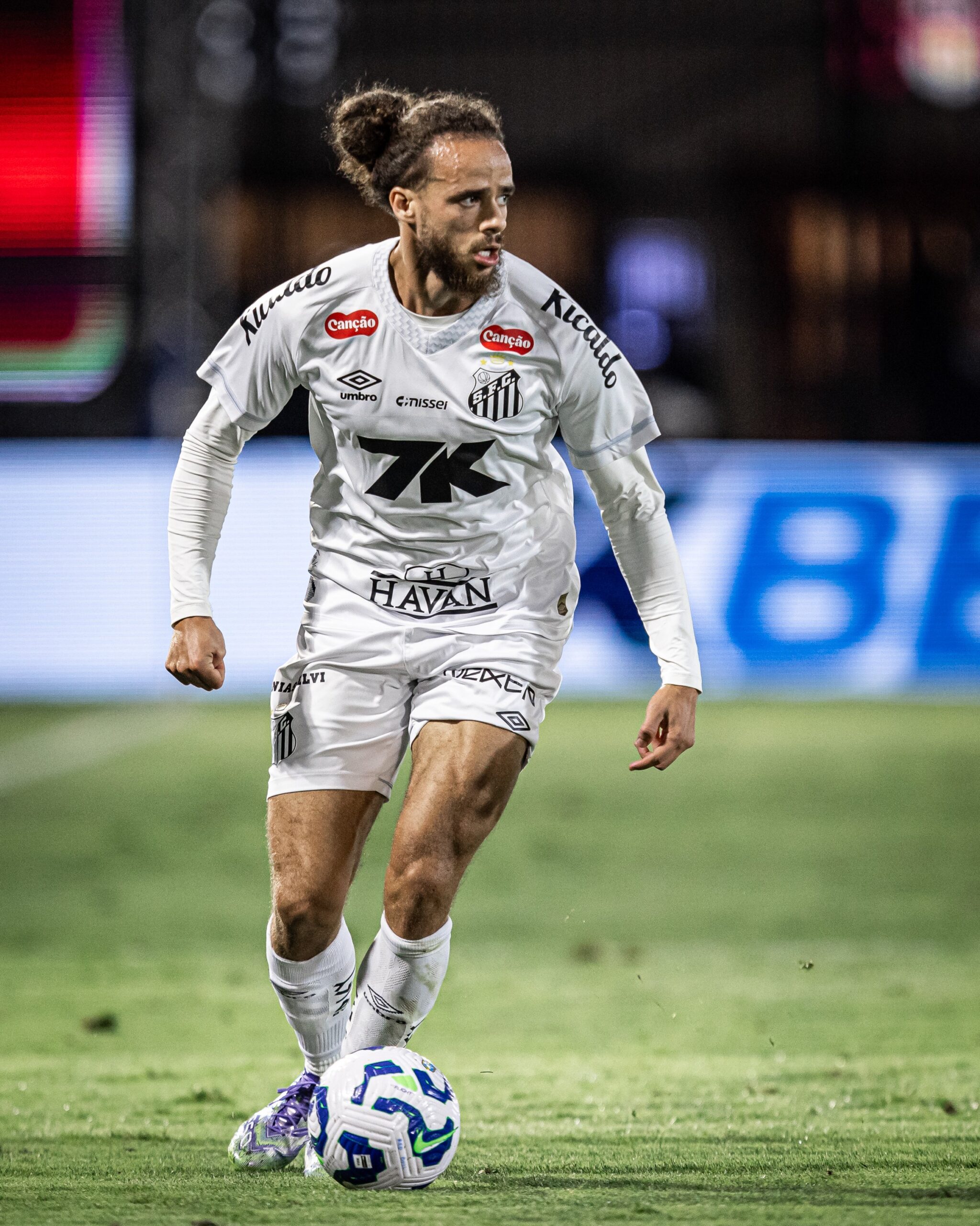 Santos vai pagar parte do contrato de Billal Brahimi em Portugal