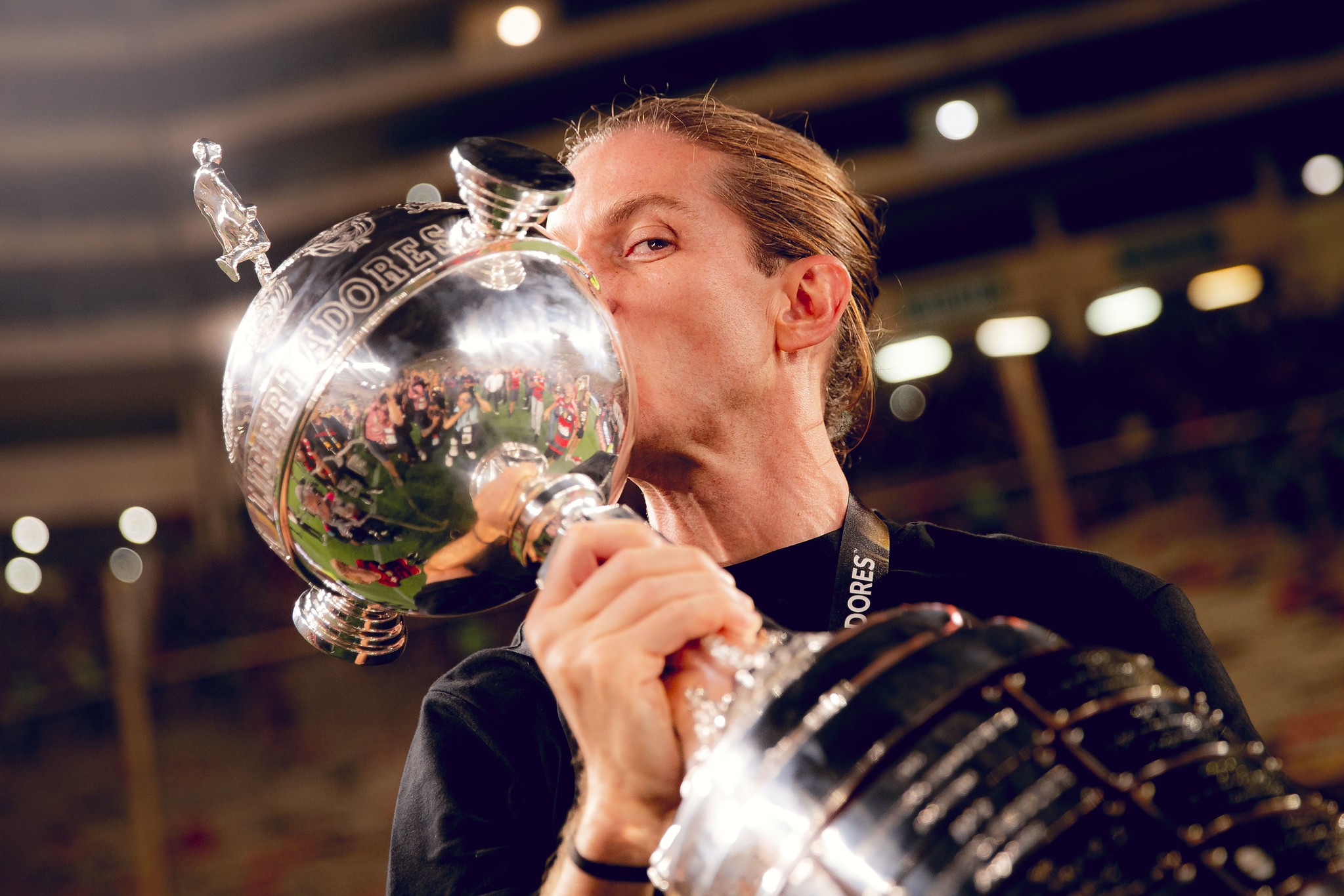 Filipe Luís chega aos 100 jogos no Flamengo de olho em título para superar primeira instabilidade