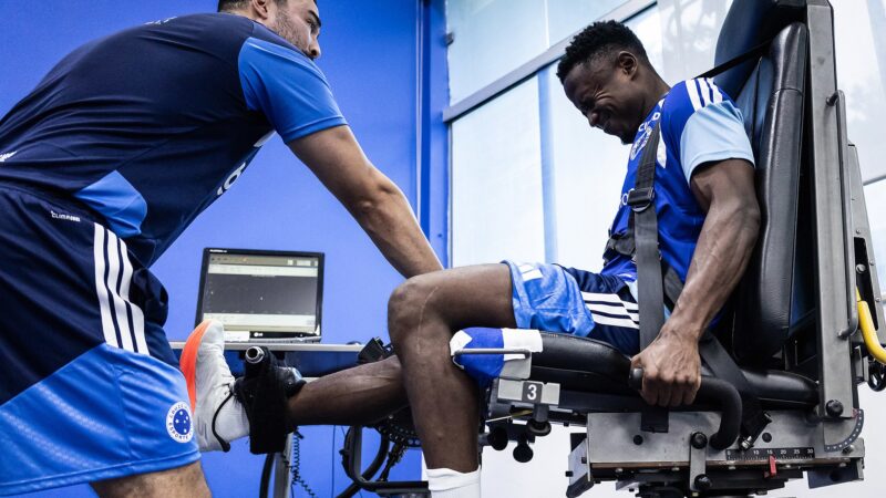 No Cruzeiro há seis meses, Sinisterra tem mais lesões do que jogos como titular e se distancia da Copa