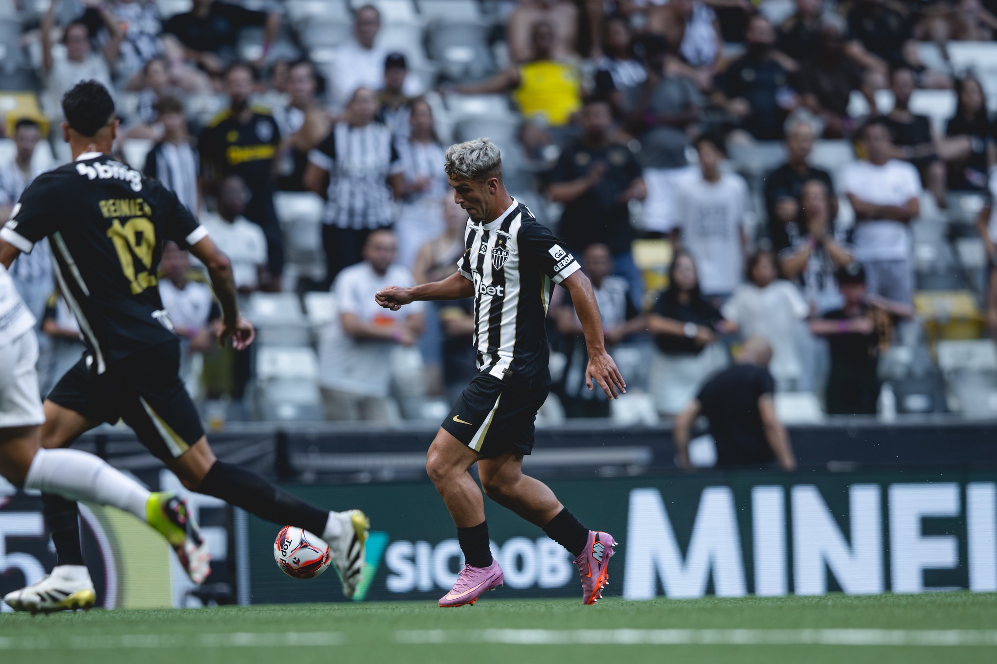 Atlético-MG reintegra joia da base ao elenco profissional após ato de indisciplina