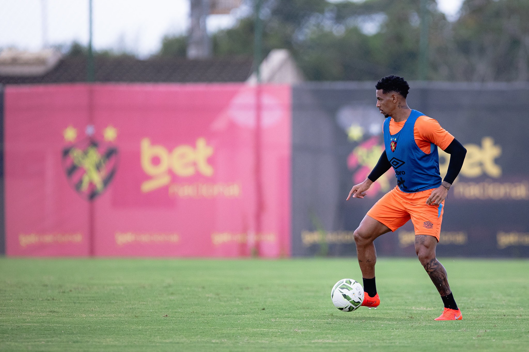 Com problema na coxa, Felipinho desfalca o Sport contra o Retrô