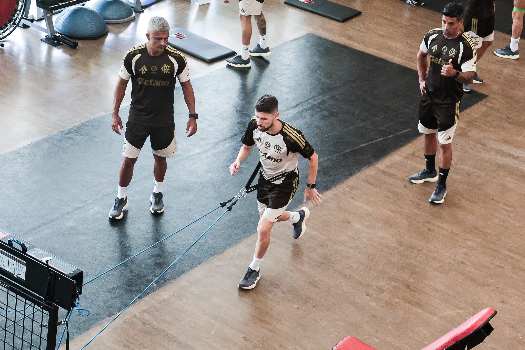 Jorginho sofre lesão na coxa esquerda e desfalca o Flamengo contra o Sampaio Corrêa