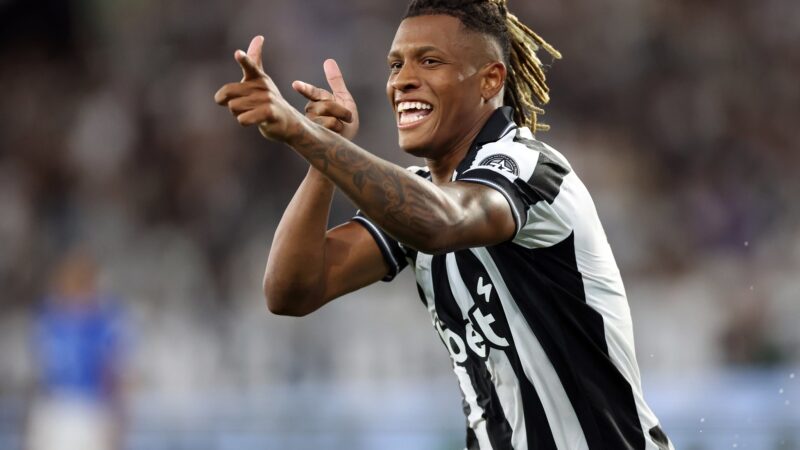 Substituído no primeiro tempo, Danilo saiu para não perder jogo da Libertadores