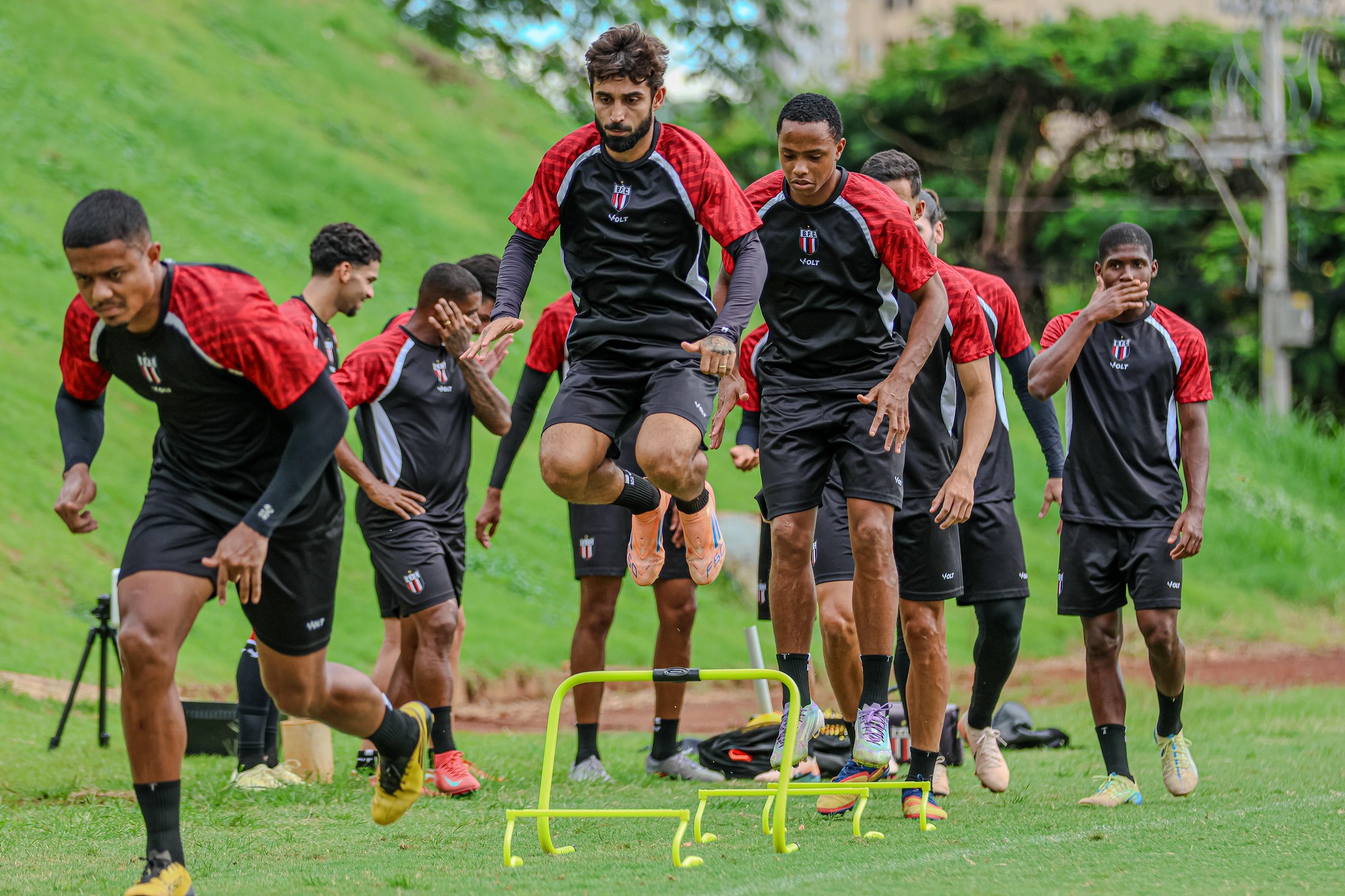 Botafogo-SP quer evitar “salto alto” em semana decisiva no Paulistão