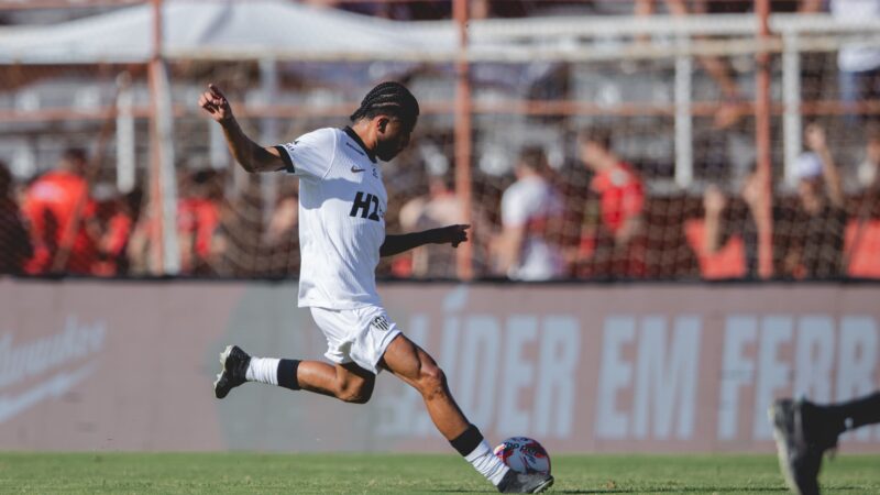 Volante do Atlético-MG, Alexsander sofre ruptura de ligamento do joelho esquerdo
