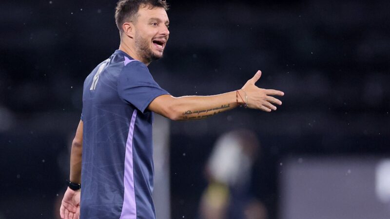 Anselmi chega ao quinto jogo pelo Botafogo com elenco curto e lesões; veja panorama