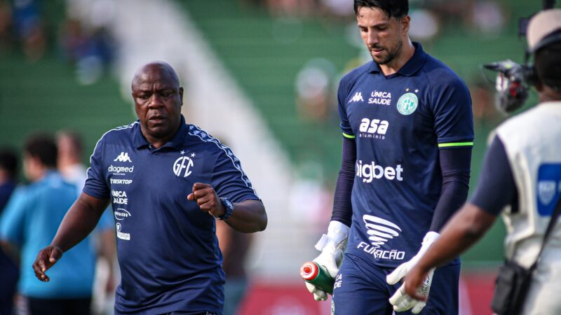 Goleiro retorna aos gramados após 15 meses e brilha em clássico na estreia pelo Guarani