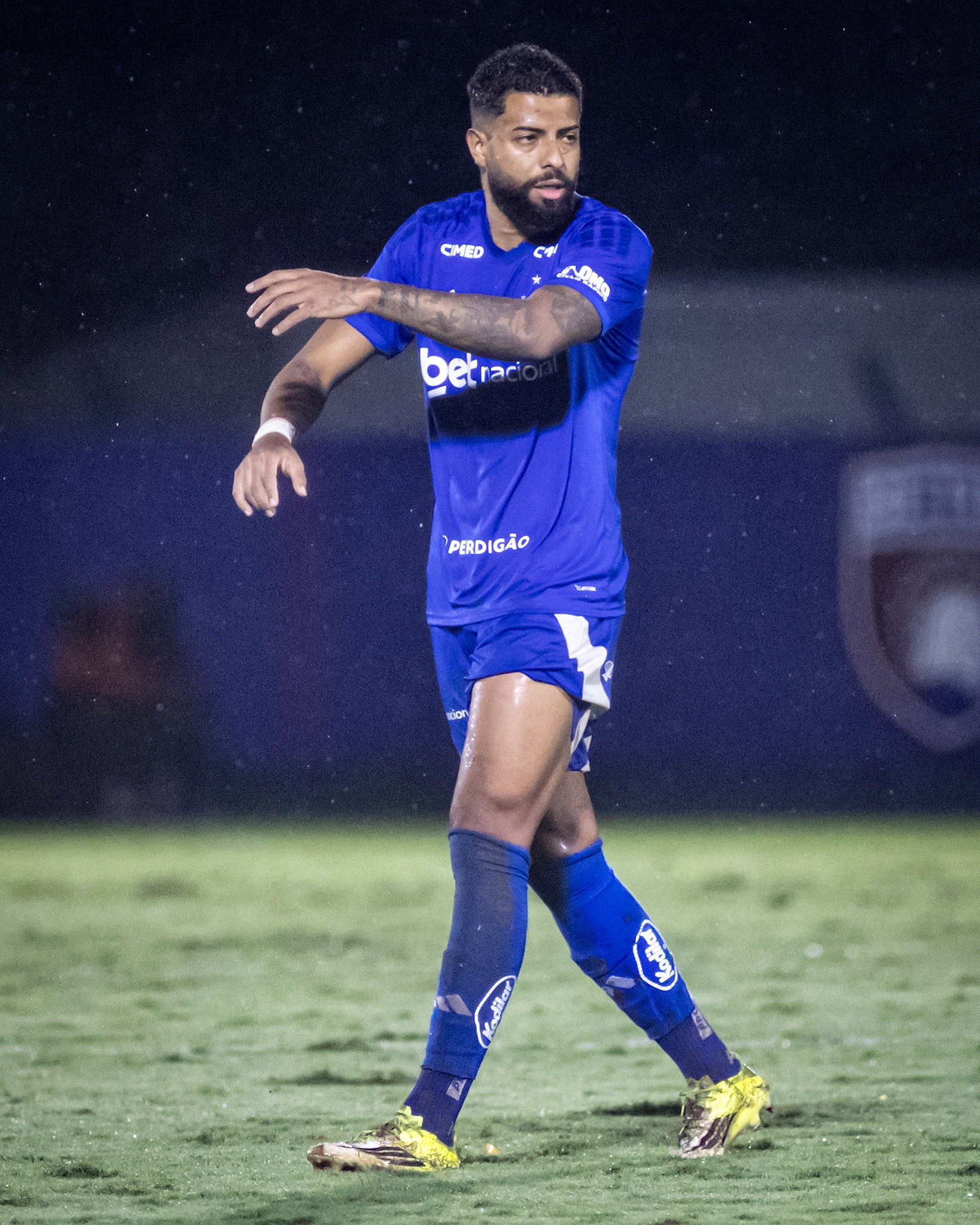 Candidato a titular no Cruzeiro, João Marcelo é defendido por Tite: “Voltou bem”