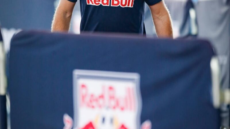 Pitta é punido com quatro jogos de gancho por expulsão no Paulista; pena não vale para o Brasileiro