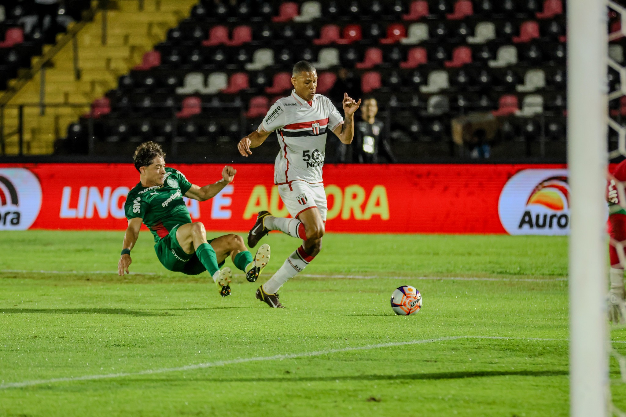 Nova dupla de ataque do Botafogo-SP ganha elogios: “Bastante mobilidade”