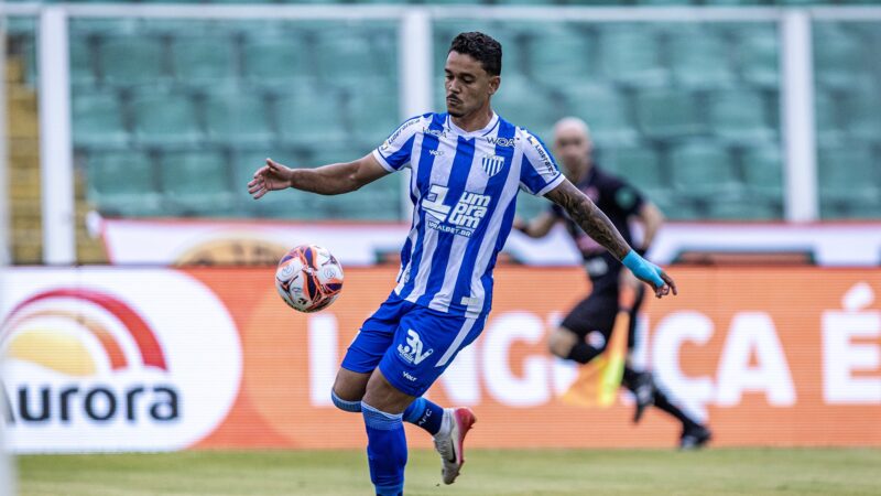 Atacante do Avaí está em protocolo de concussão e deve ser baixa na decisão com o Camboriú