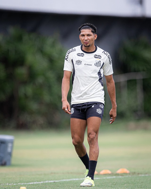 Rony relembra teste no Santos e promete dedicação: “Se tiver que sair quebrado, eu vou”