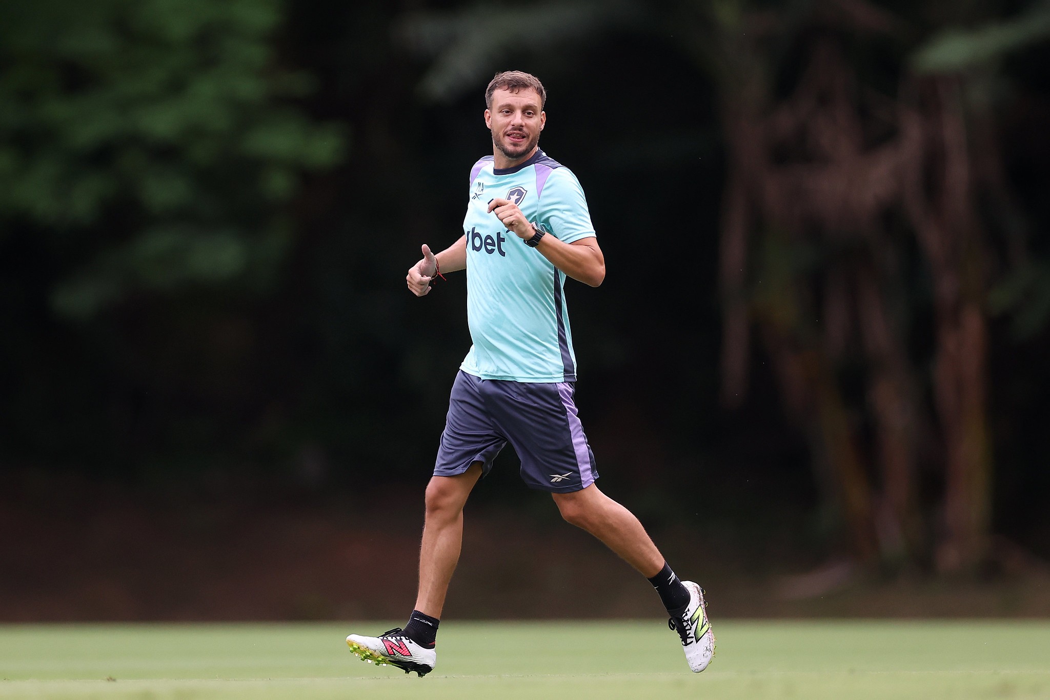 Classificado no Carioca, Botafogo avalia chances de descanso ao elenco em meio a demandas do regulamento