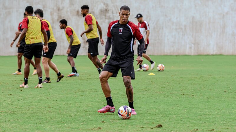 Hygor admite incômodo por ataque zerado no Botafogo-SP e se vê à vontade como 9: “Quero jogar”