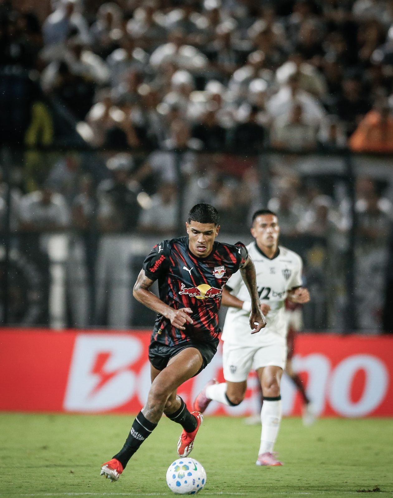 Com bom retrospecto contra o Corinthians, Lucas Barbosa dá receita para jogo: “Tirar da zona de conforto”