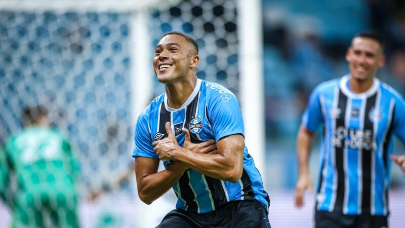 Artilheiro do Brasil em 2026, Carlos Vinicius tem contrato com Grêmio até o fim do ano; veja o plano