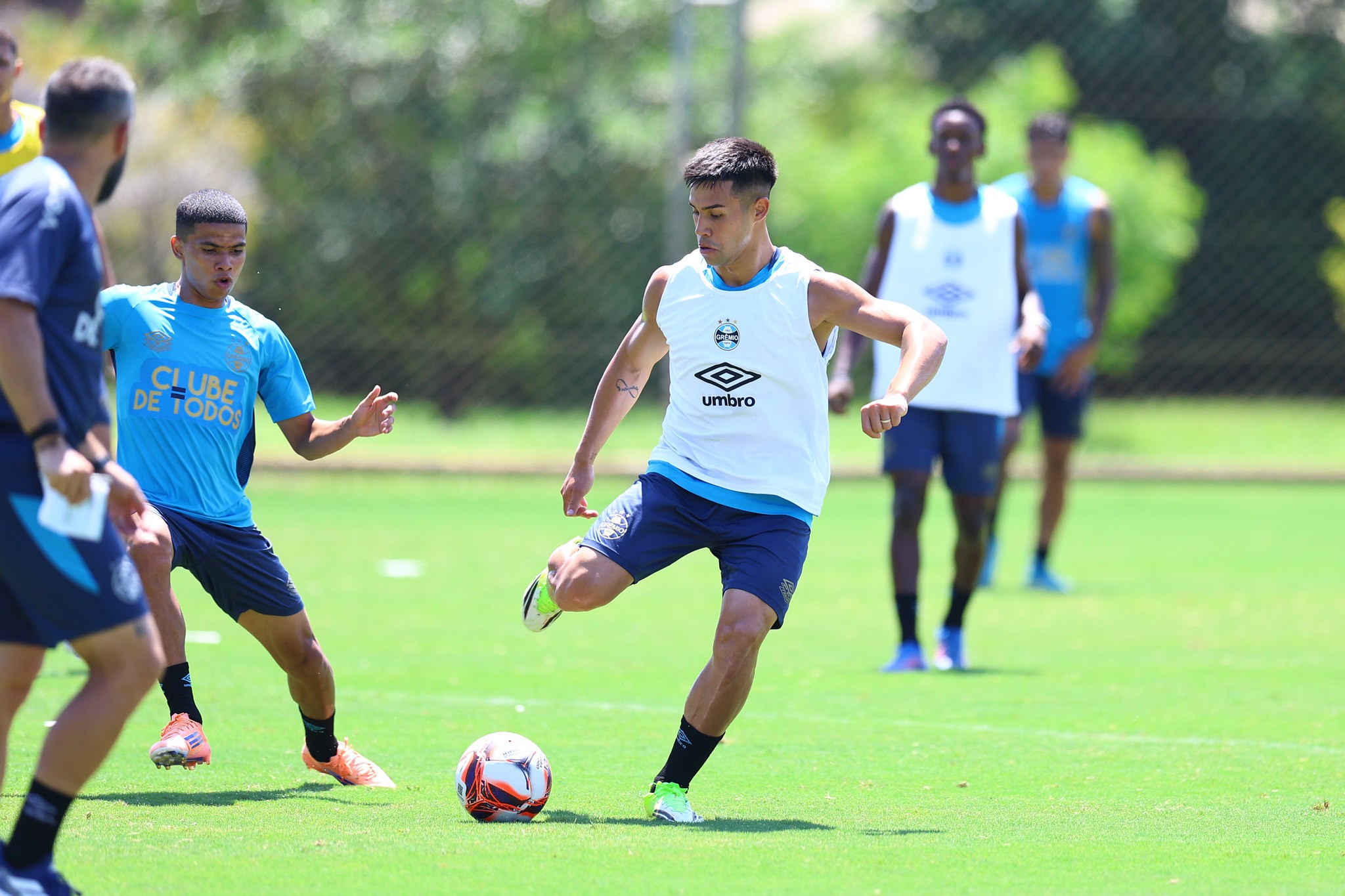 Grêmio acerta empréstimo de Aravena para time da MLS; veja detalhes