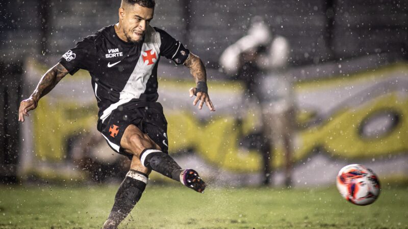 Vasco inicia conversas para renovar o contrato de Coutinho