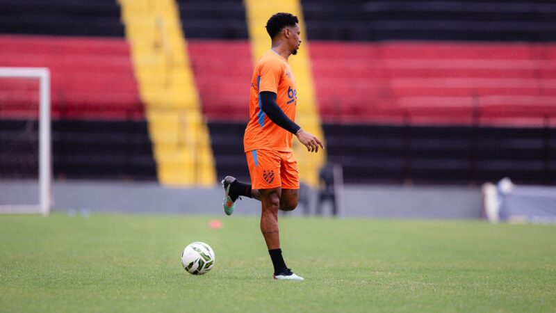 Felipinho treina no campo e fica mais perto de voltar no Sport