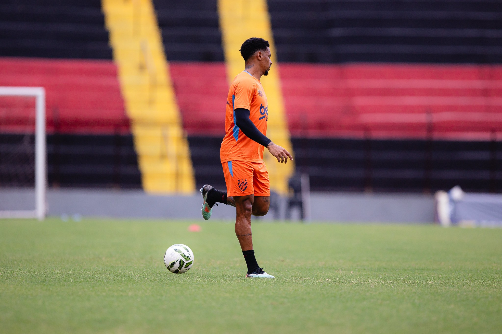 Felipinho treina no campo e fica mais perto de voltar no Sport