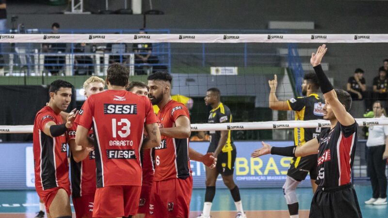 Em jogão com mais de 2h30, Sesi-Bauru vence Praia Clube de virada pela Superliga