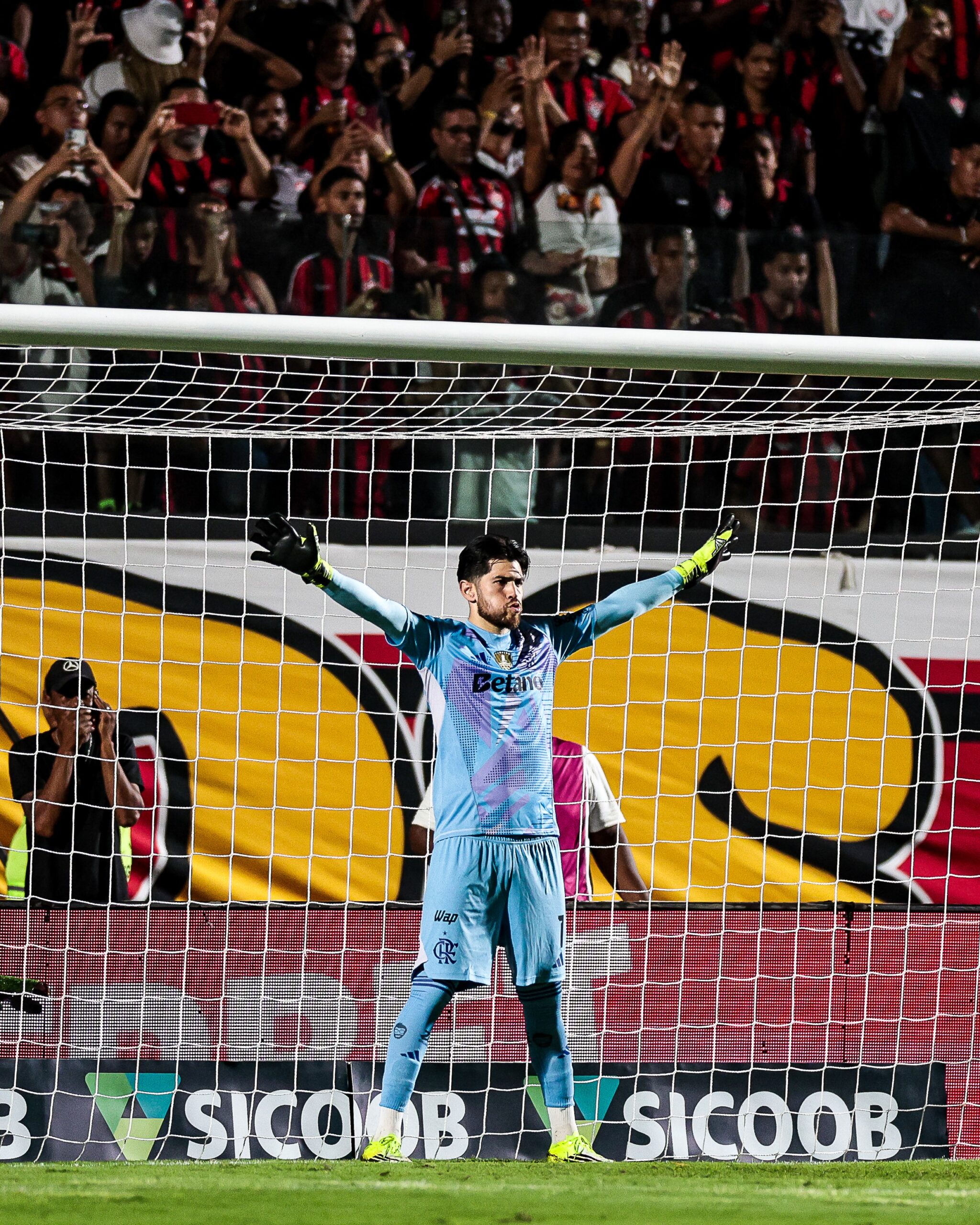 Rossi valoriza primeira vitória do Flamengo no Brasileirão: “Para ser campeão tem que ganhar fora”