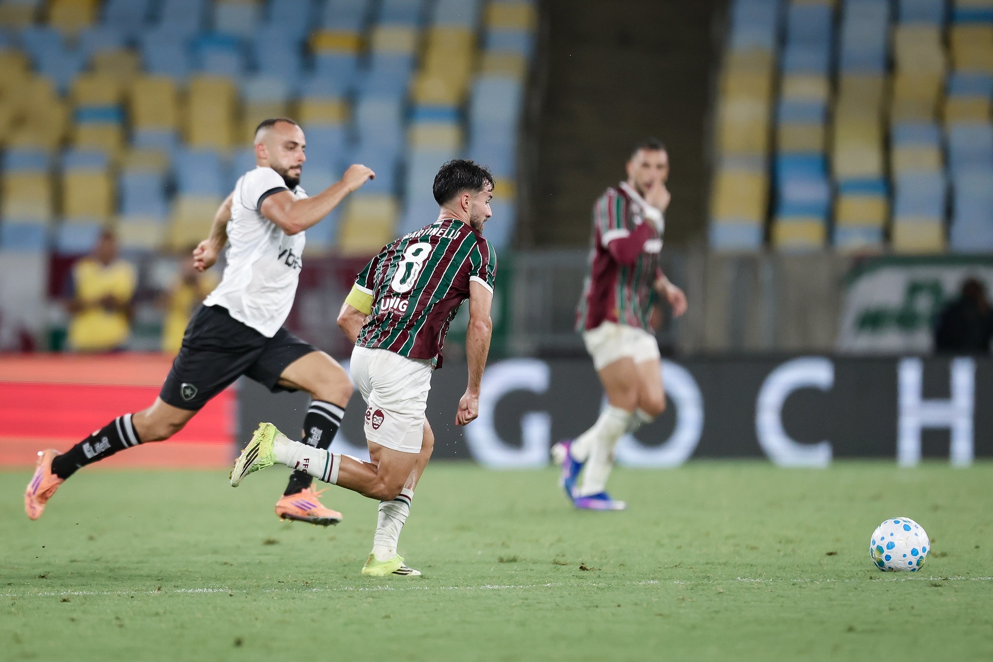 Martinelli rouba a cena em vitória do Fluminense sob o olhar de Ancelotti