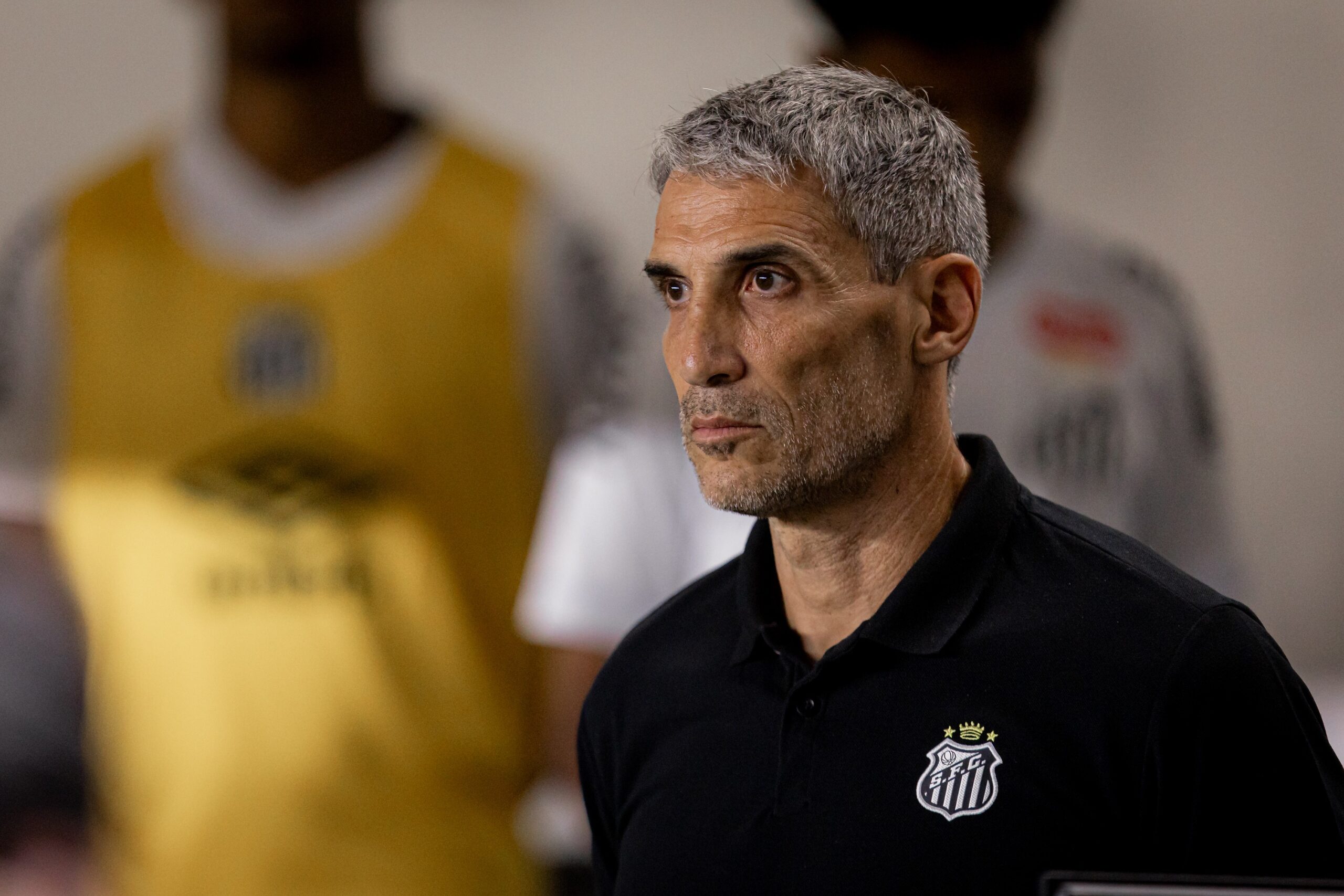 Vojvoda dá espaço a reforços e diz que Santos ainda segue no mercado: “Estamos trabalhando”