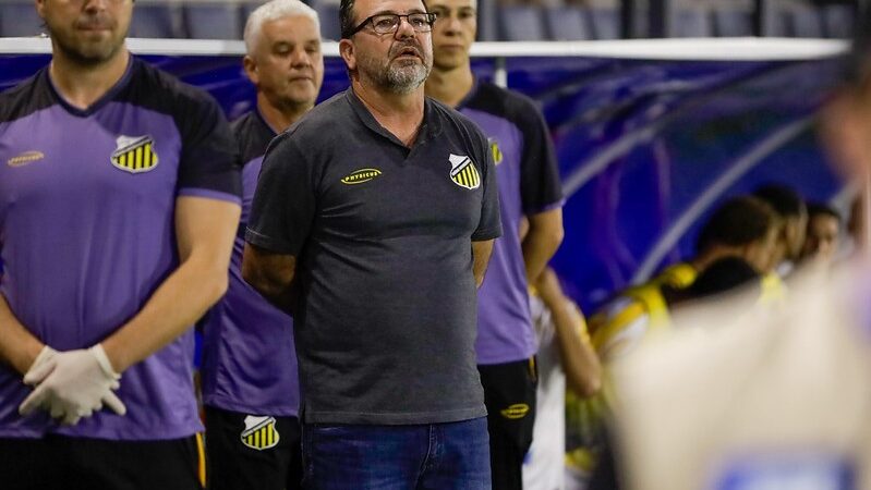 Enderson joga favoritismo para o Santos contra o Novorizontino nas quartas do Paulistão