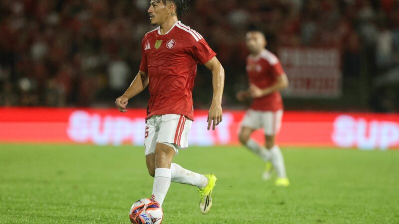 Jogador que mais atuou no Inter no ano, Bernabei ganha concorrência na lateral esquerda