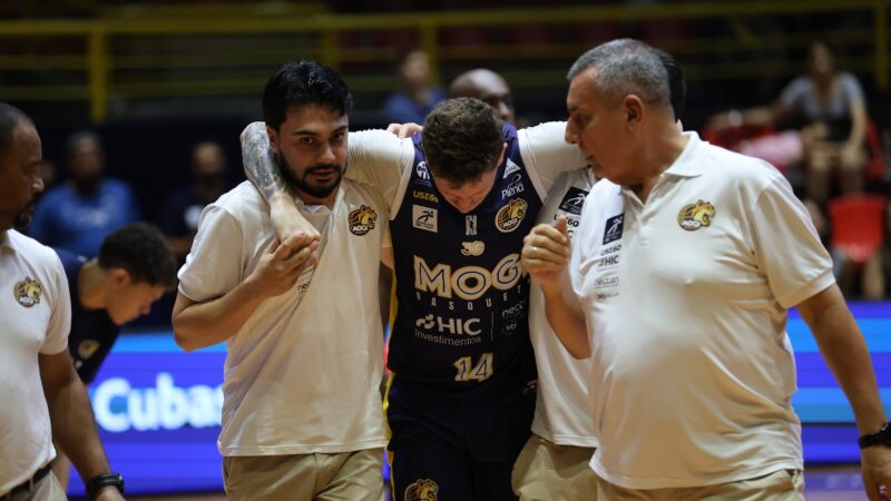 Ala-armador Menca sofre lesão no joelho e vira desfalque no Mogi