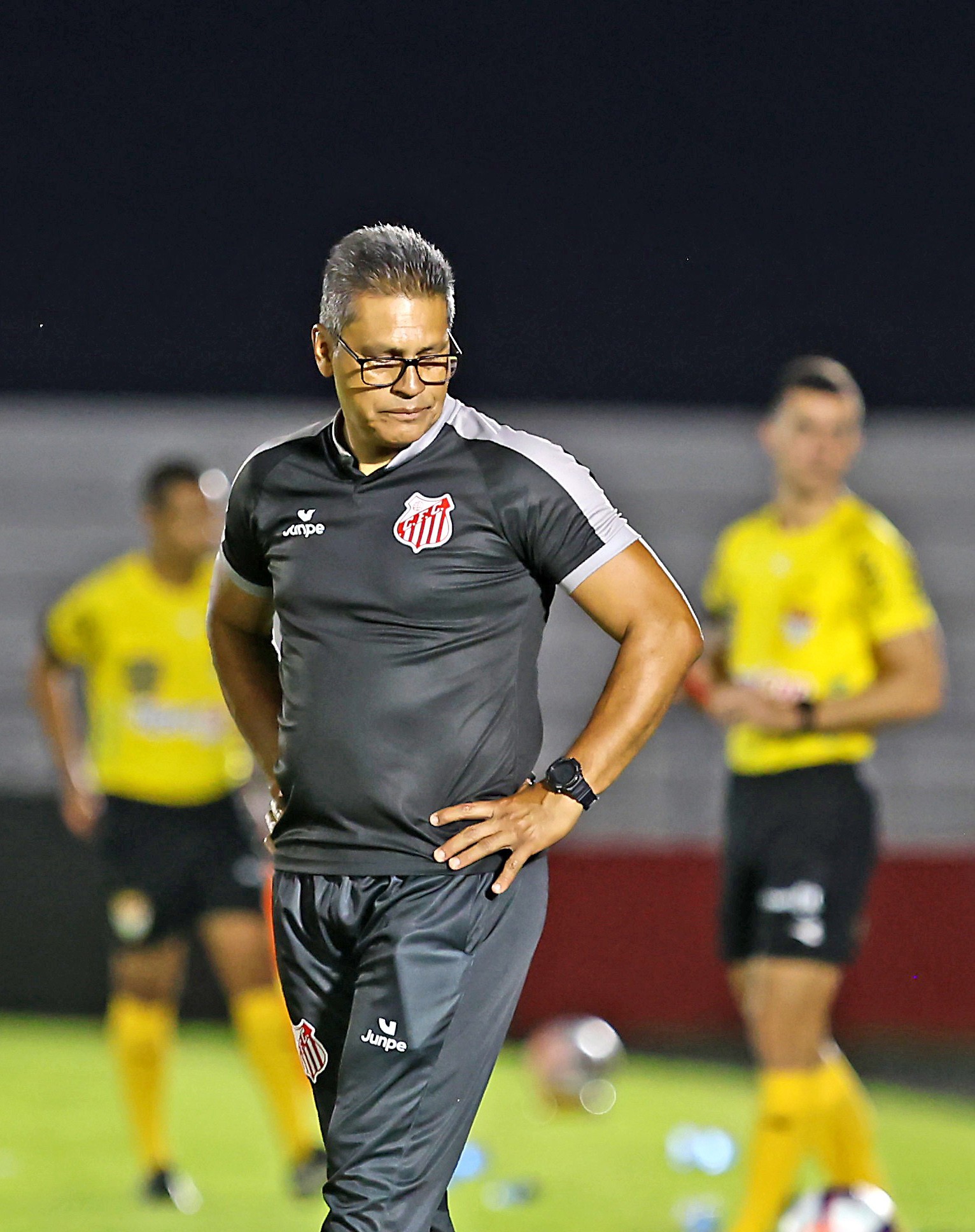 Conheça o técnico estreante no Paulistão que faz campanha histórica e desafia o Palmeiras