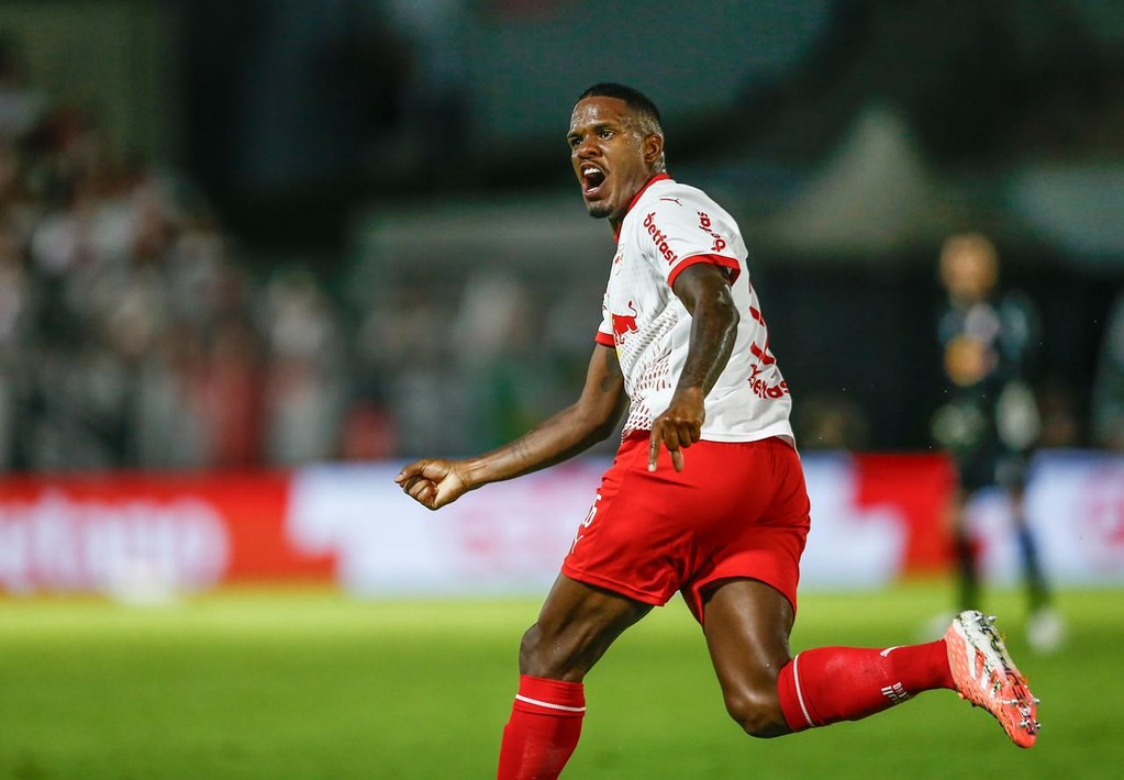 Bragantino multa Gustavo Marques em 50% do salário por fala machista contra árbitra