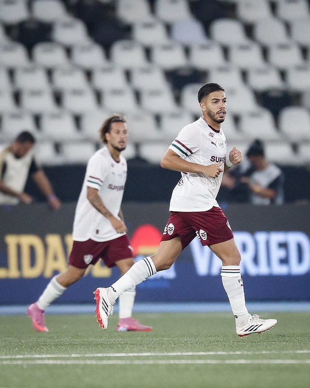 Nonato sente dores na coxa, fará exames e vira dúvida do Fluminense para enfrentar o Palmeiras