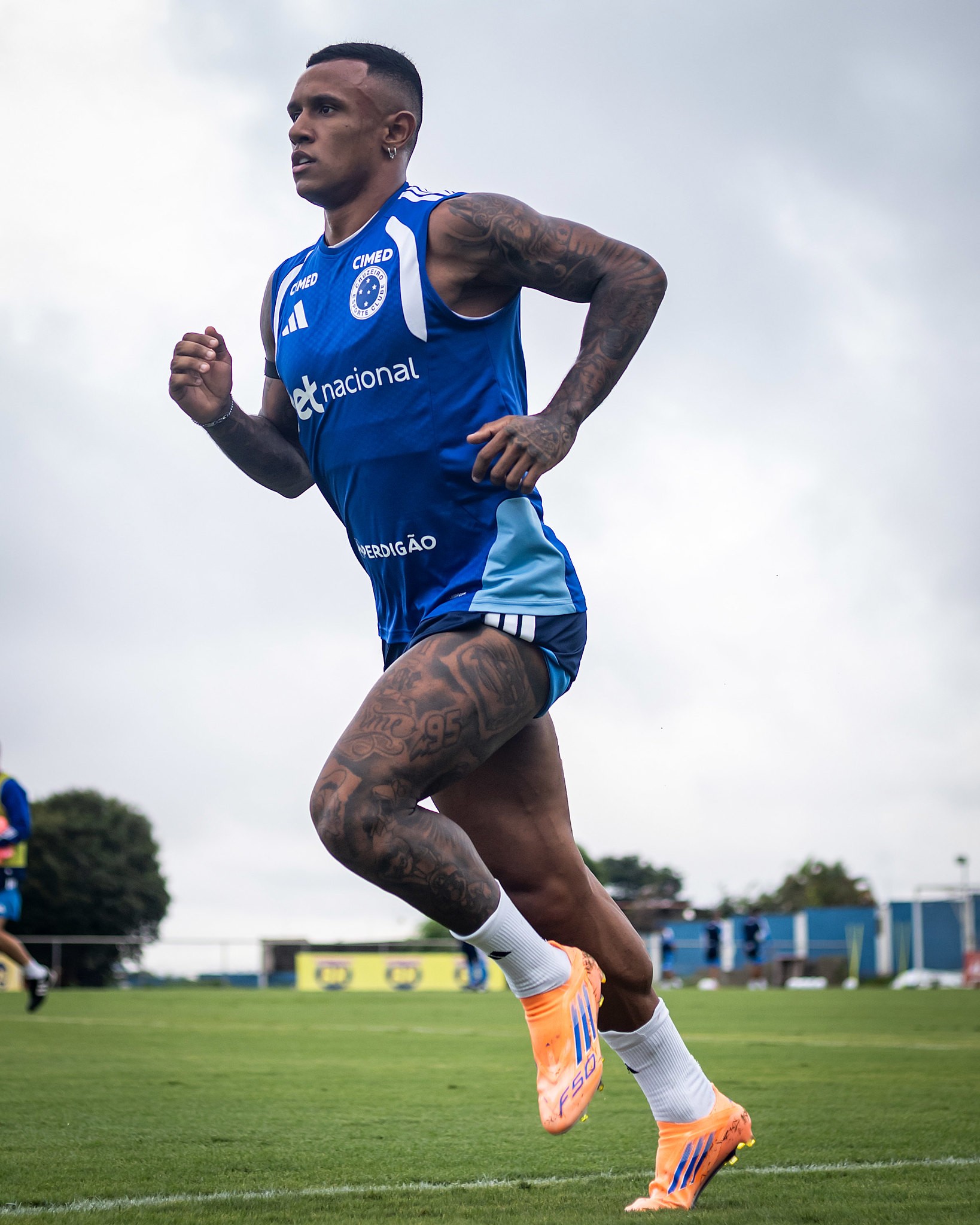 Comprado pelo Cruzeiro, Marquinhos completa quatro meses de cirurgia e fica mais perto de volta