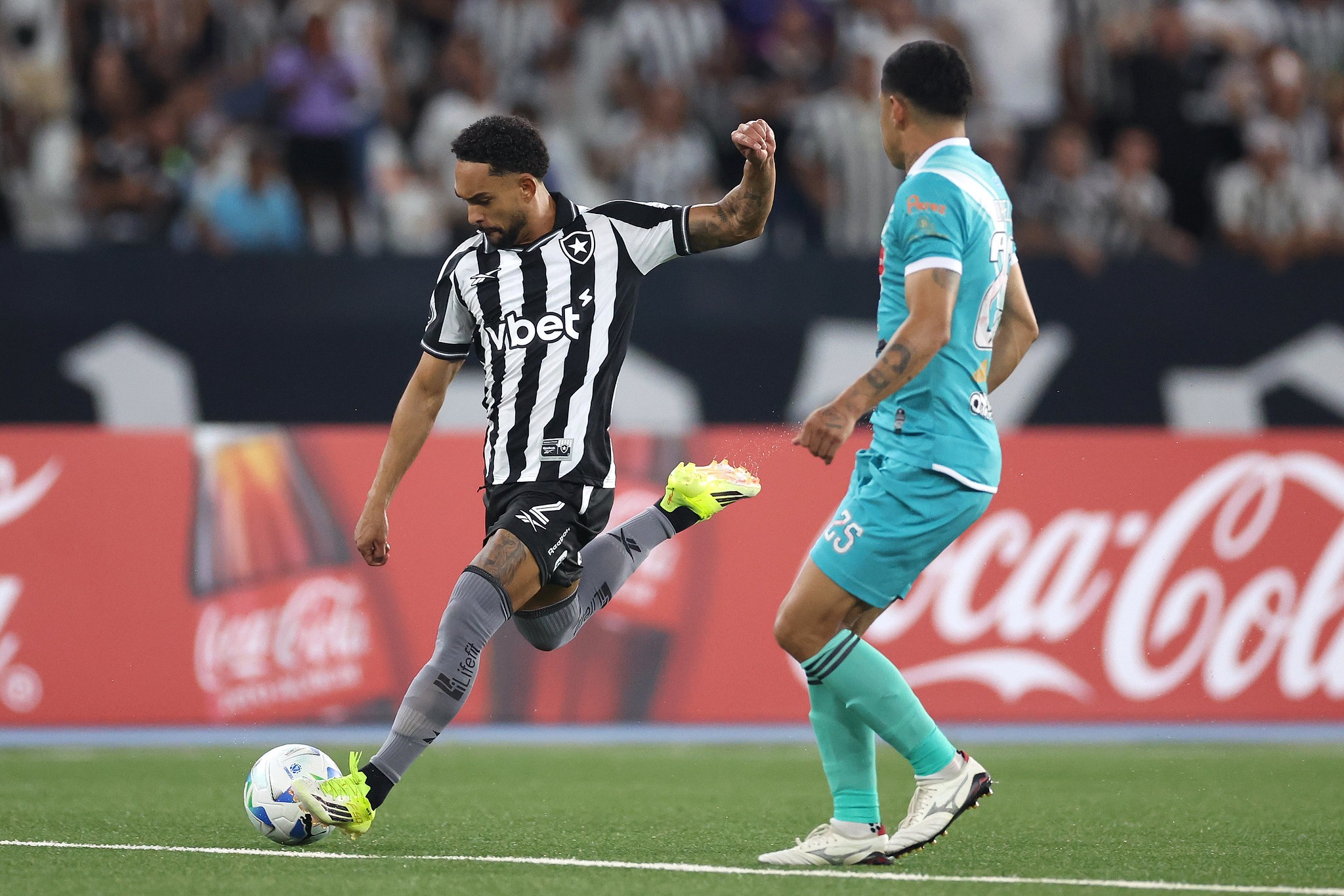 Vitinho cresce no Botafogo e vira trunfo ofensivo com Anselmi: “Jogador muito inteligente”