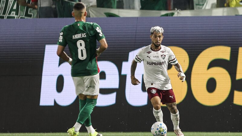 Lucho Acosta sente a coxa e é substituído no intervalo de Palmeiras x Fluminense; veja lance