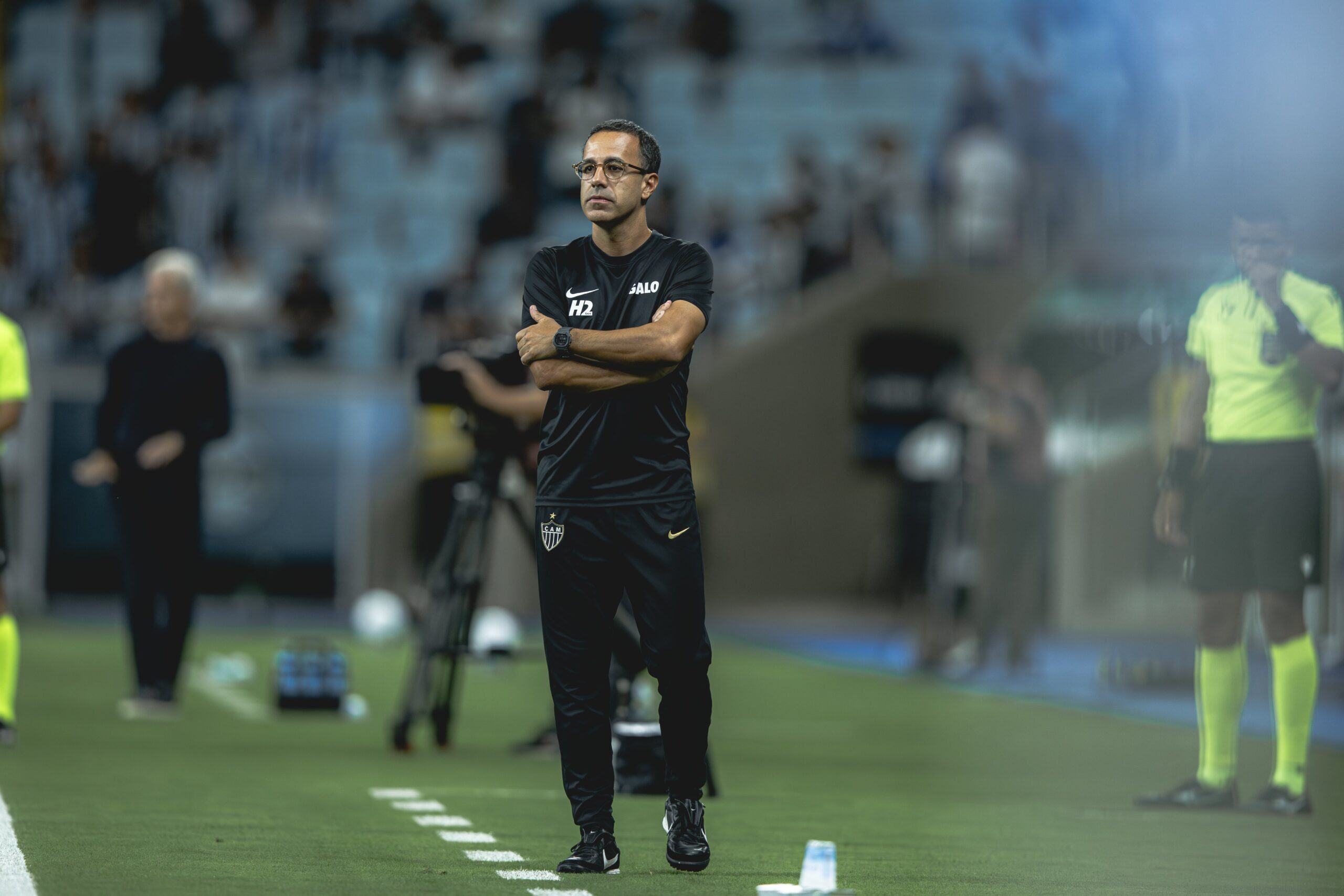 Interino do Atlético-MG evita analisar expulsão de Natanael e vê falta de critério do árbitro