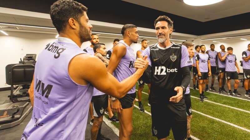 Perto de completar 300 jogos no Atlético-MG, Hulk ganha elogios de novo técnico