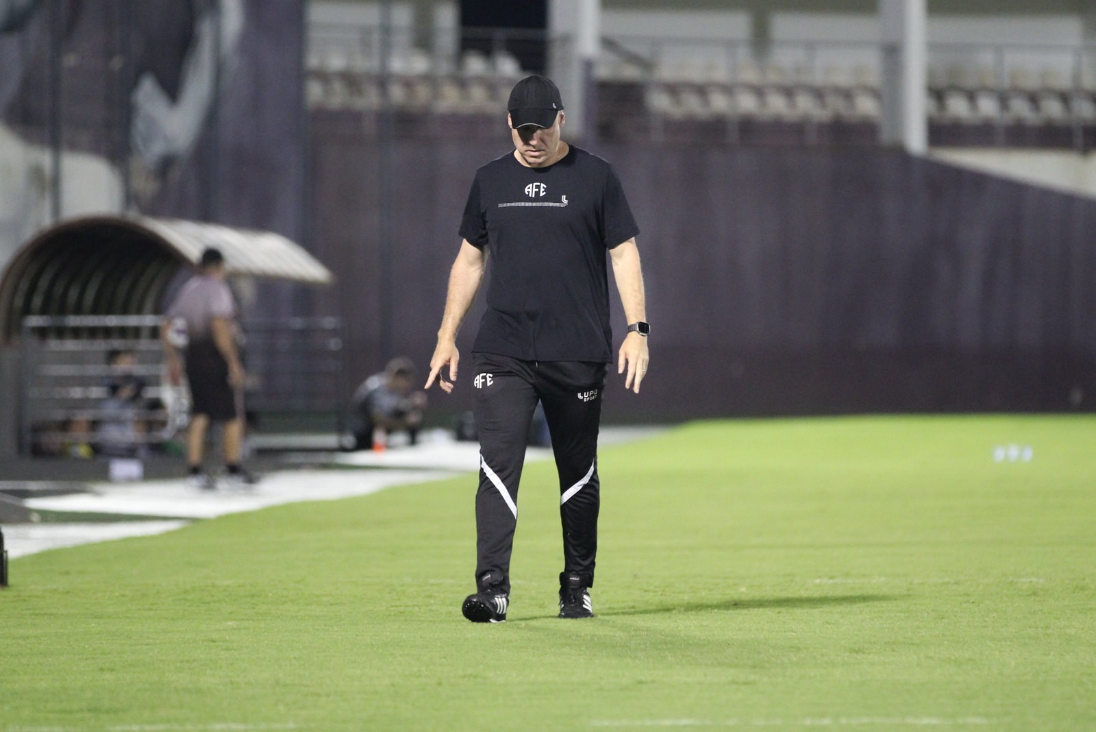 Derrota em casa acende alerta, e Corrêa cobra melhora da Ferroviária contra rivais do G-8